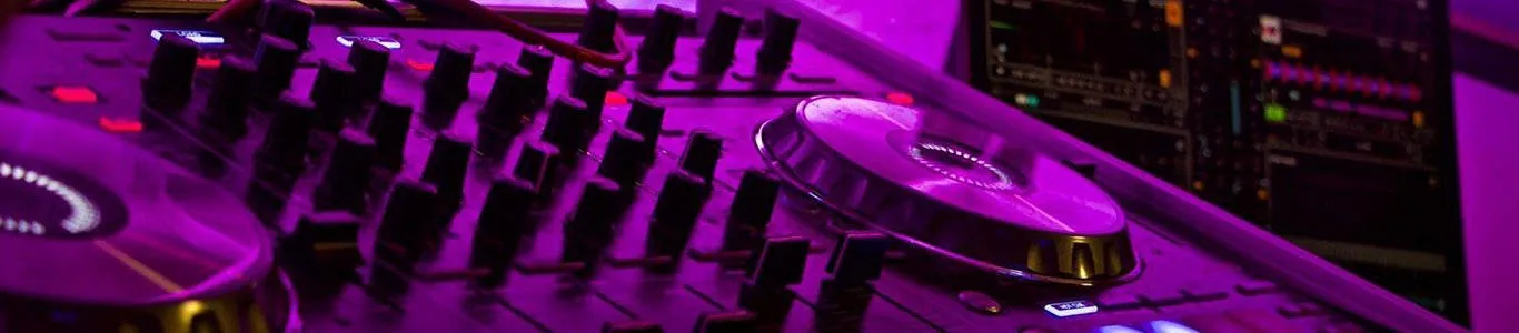 dj set entertainer